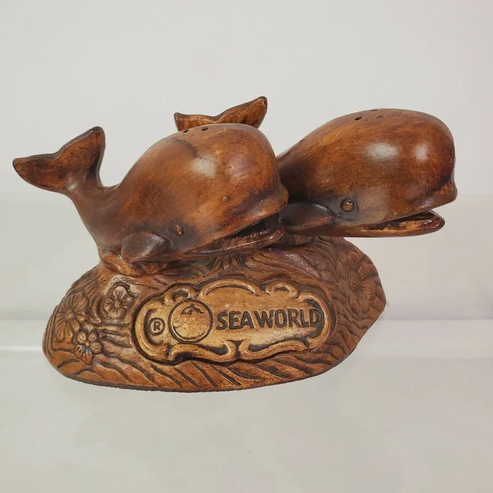 Vintage‎ Treasure Craft Salt Pepper Shaker SeaWorld Whales Orca Ceramic Wood HN